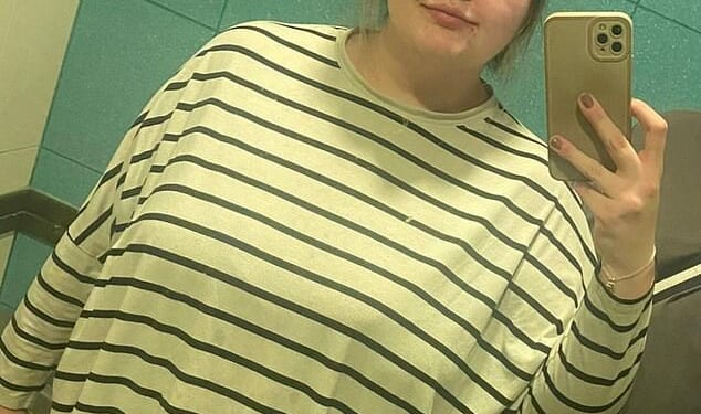 Ellie Jeffries before she lost 12 stone (168lbs) with a gastric sleeve and underwent skin removal surgery