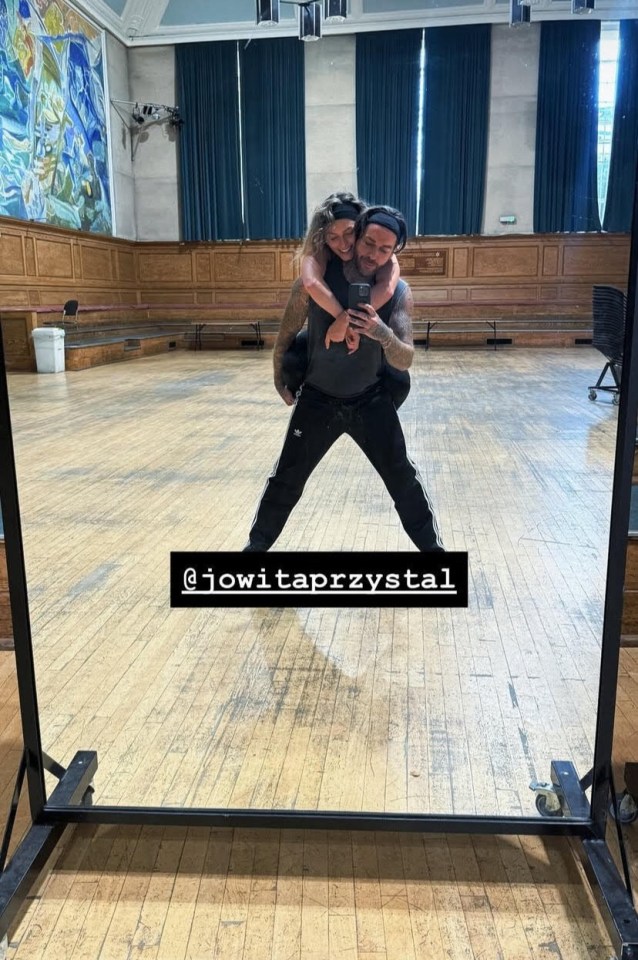 Pete Wicks and Jowita Przystal in a mirror selfie.