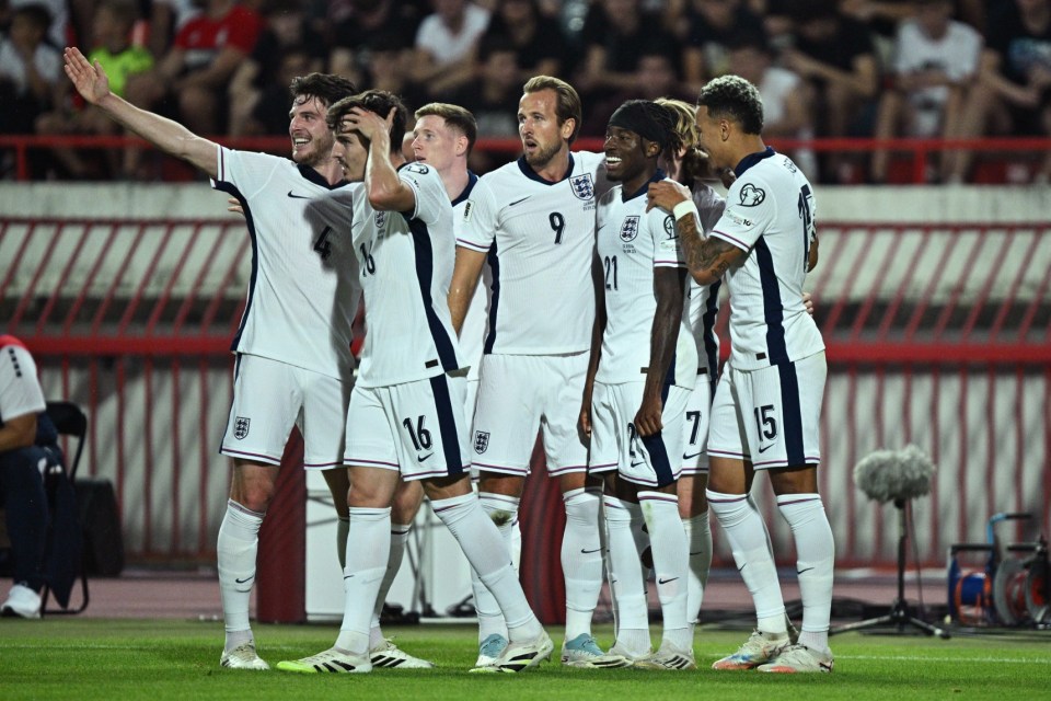 BELGRADE, SERBIA - SEPTEMBER 9: Noni Madueke of England celebrates with Harry Kane, Morgan Rogers, Tino Livramento, and Declan Rice after scoring the second goal of their team during the FIFA World Cup 2026 qualifier match between Serbia and England at Rajko Mitic Stadium on September 9, 2025 in Belgrade, Serbia. (Photo by Sebastian Frej/Getty Images)