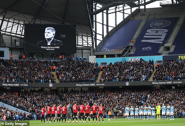 MANCHESTER, ENGLAND - SEPTEMBER 14: Players, fans, officials observe a minutes applause in memory of Ricky Hatton, prior to the Premier League match between Manchester City and Manchester United at Etihad Stadium on September 14, 2025 in Manchester, England. (Photo by Carl Recine/Getty Images)