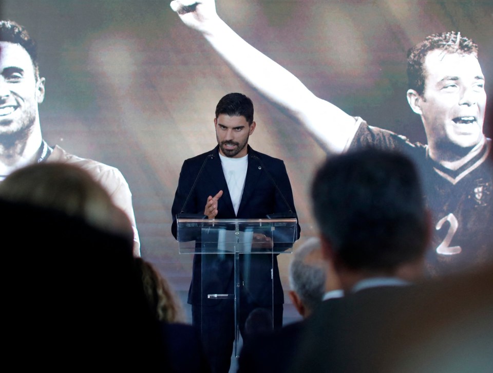 Ruben Neves speaking at a Portuguese FA homage event.