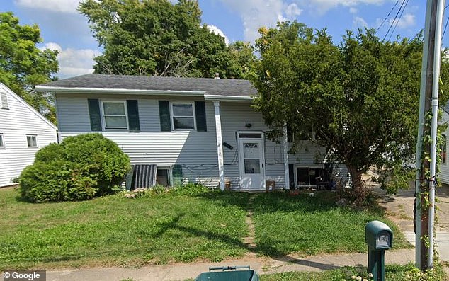 When police arrived at the home, they found the house in a deplorable state with a strong odor of cat urine, feces, and garbage. There were rooms and bathtubs that had piles of trash, fly strips hanging from the ceiling, and one of her children sleeping on a couch