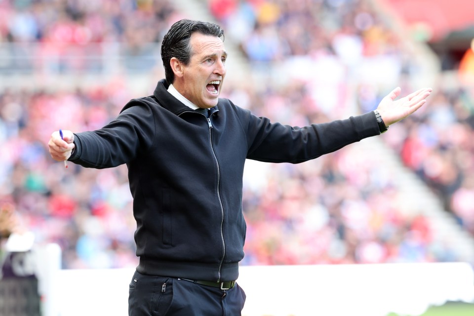 Aston Villa manager Unai Emery shouts instructions.