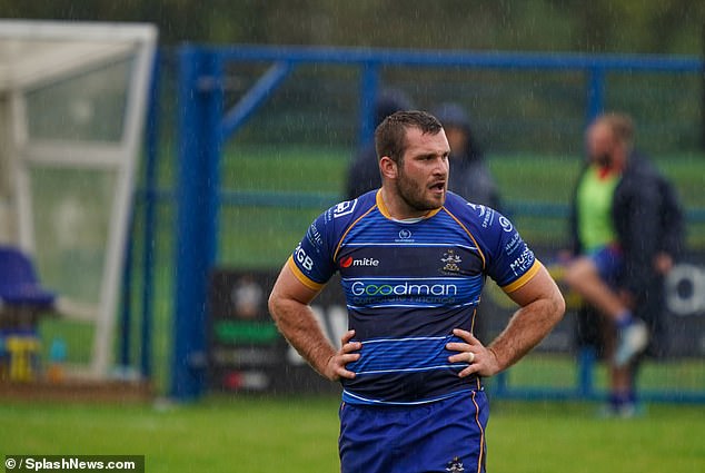 Ollie spotted wearing his wedding ring while playing Rugby last weekend - despite the couple splitting in 2023