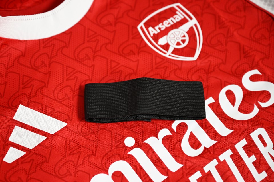 The captain's armband on an Arsenal shirt.