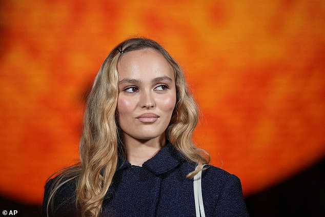 She wore her blonde tresses in loose waves and opted for a dewy makeup look