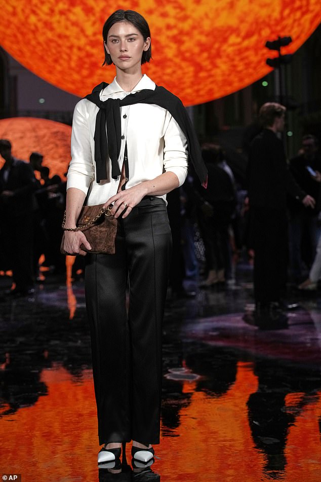 Gracie Abrams also followed the black and white theme