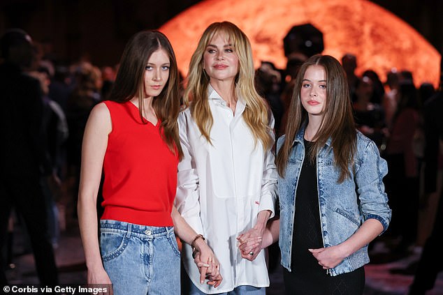 Kidman was flanked by her two daughters as they entered the Paris venue hand-in-hand
