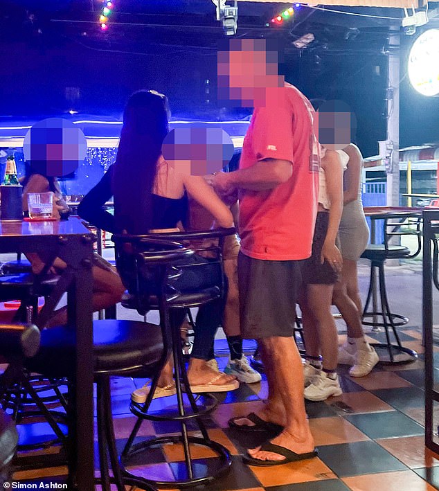 Women employed at Nie's bar in Thailand's Hua Hin District can expect to make about 300 Thai Bhat (about AU$14.50) each night