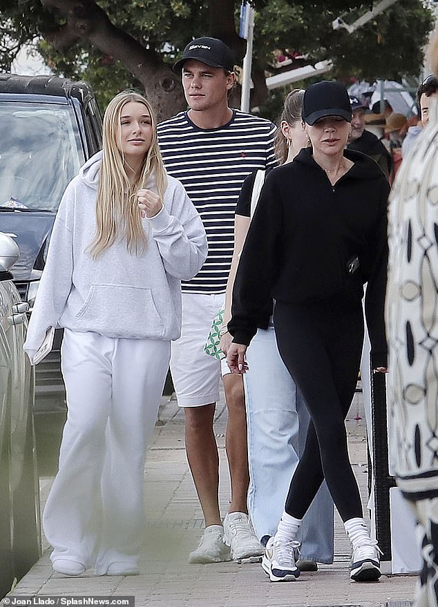 The mum and daughter duo looked relaxed as Victoria let her hair down following her showcase