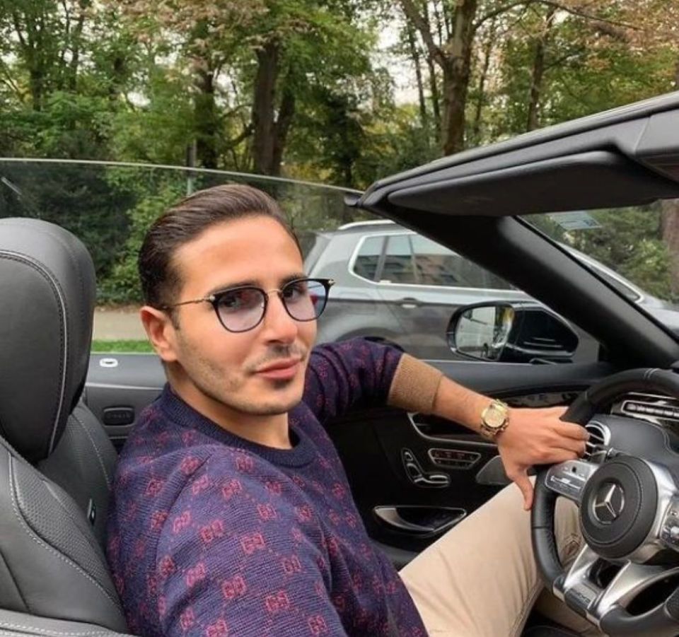 Simon Leviev in a convertible Mercedes.