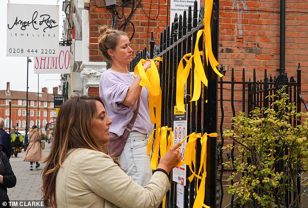 Muswell Hill residents gathered to replace the yellow ribbons cut down by Ms Yahlom