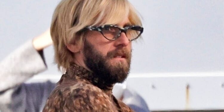 Hollywood star looks unrecognisable as he shows off slimmed down figure on set for his new movie