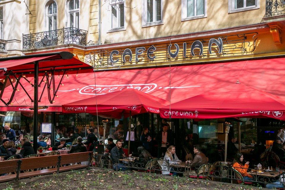 Cafe Vian, a Budapest cafe, with outdoor seating.