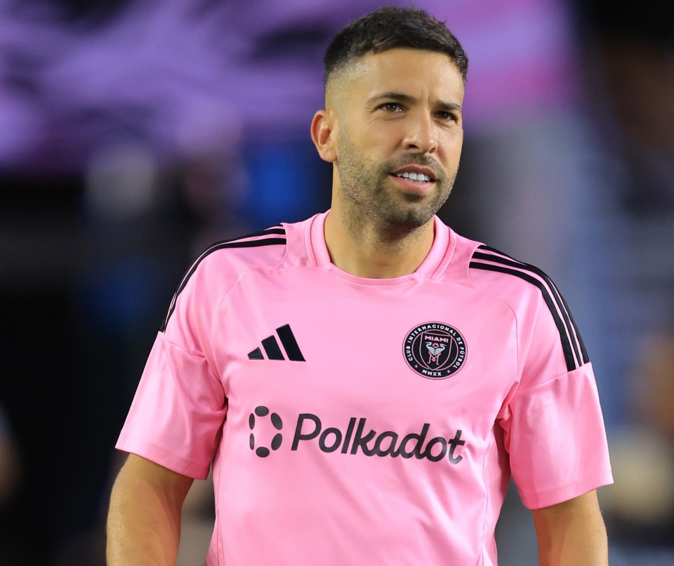 Jordi Alba #18 of Inter Miami CF warms up in a pink jersey with a Polkadot logo.