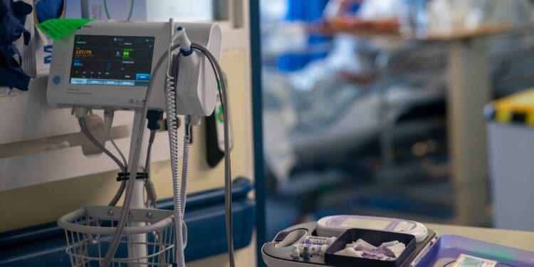 Antisemitic doctors will have licenses suspended before tribunals under crackdown on NHS extremism