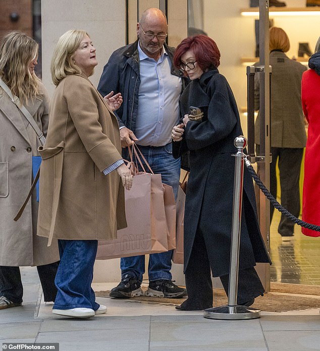 Sharon appeared to be being well supported by her team who were close by