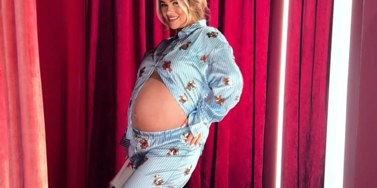 Shaughna Phillips hits back at troll after being cruelly shamed over her birth plan ahead of due date