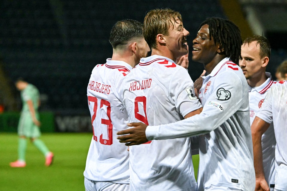Rasmus Hojlund (C) celebrating a goal with teammate Patrick Dorgu (2nd R).