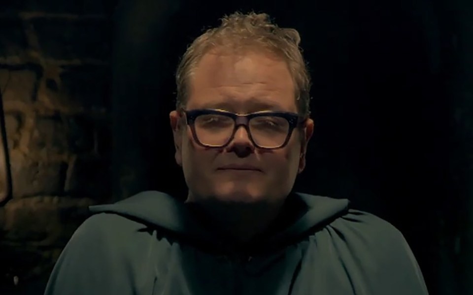 Celebrity Traitors being shown tonight Thursday 9th October 2025, There is a funeral, three coffins being carried the celebs, but one of the celebs is attending their own funeral as they have already been poisoned and will die and end up in the coffin,. Last night Traitor Alan Carr poisoned Paloma Faith without her knowing by touching her face. She has carried her own coffin, attended her own funeral, and will go into the coffin and has been murdered., BBC