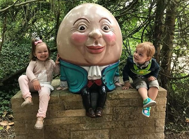 Laura's second daughter Bella and Jane's second son Ben. There are only nine months between them ¿ and Jane breastfed them both