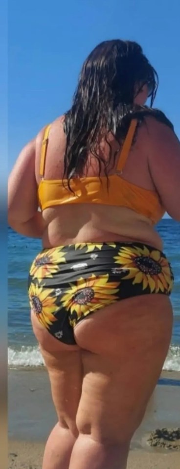 Collage of a woman before and after weight loss, on the left at a beach wearing a sunflower-patterned bikini, and on the right wearing a black bikini while taking a mirror selfie.