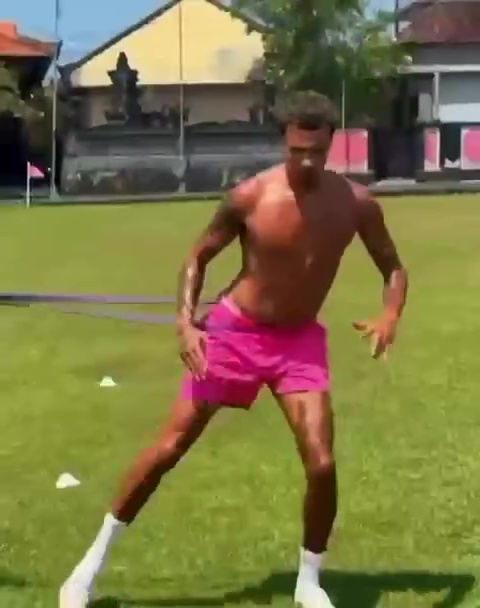 Dele Alli trains in Bali.