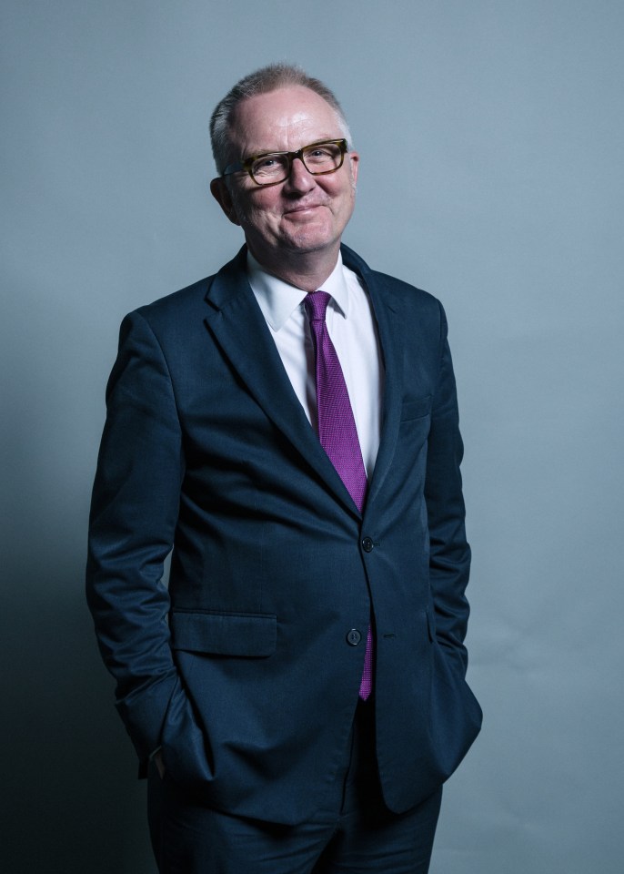 Official portrait of Lord Ian Austin of Labour.