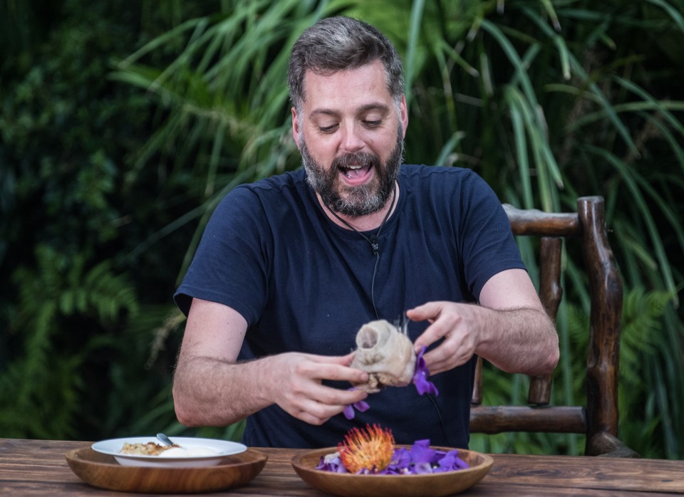 Iain Lee holding a pig's vagina during the Bushtucker Bonanza trial.