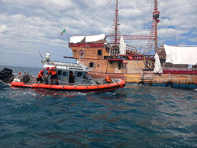 According to Civil Protection and Firefighters of Puerto Vallarta the incident was caused by a mechanical or electrical failure in the bilge pumps