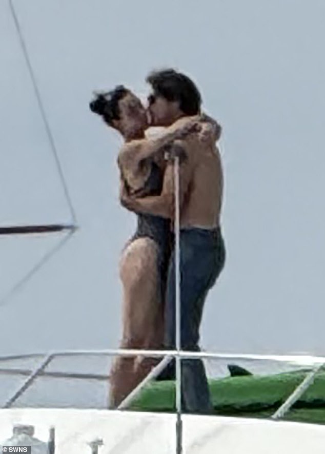 The two have refused to comment on their relationship status, having first been spotted together in July having an intimate dinner at Le Violon restaurant in Montreal