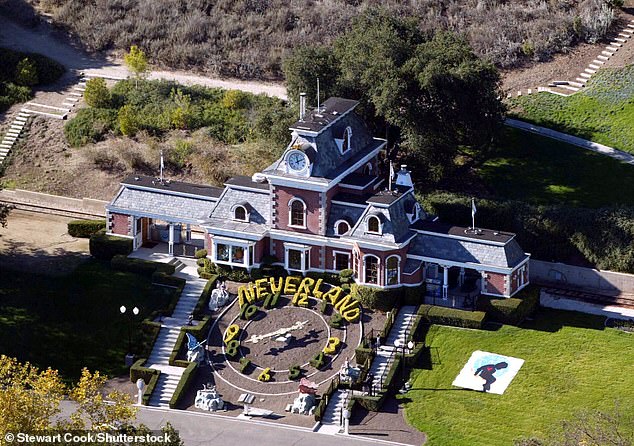 The children would stay – with and without their parents – at Jackson’s Neverland Ranch in California