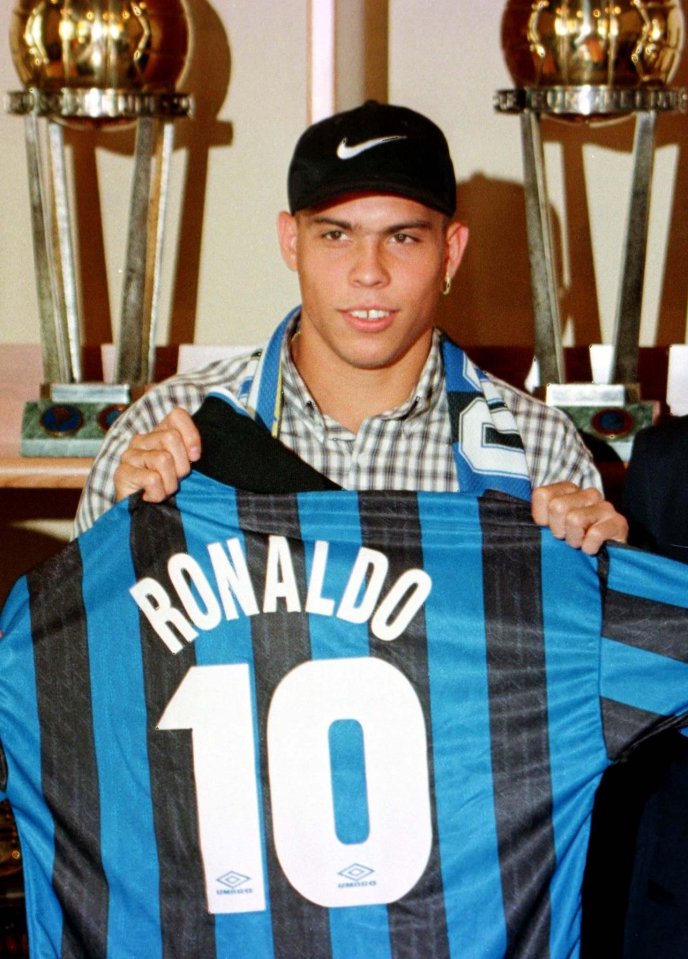 Ronaldo holding up his new Inter Milan jersey with "Ronaldo" and "10" on the back.