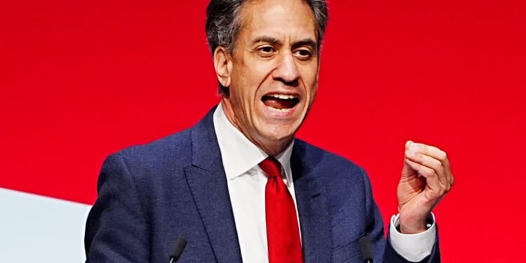 Ed Miliband mocked for asking firms to help sell taxpayer-funded heat pump subsidies to the wealthy