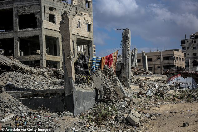 Palestinians continue to return from southern to northern Gaza on the third day of the ceasefire