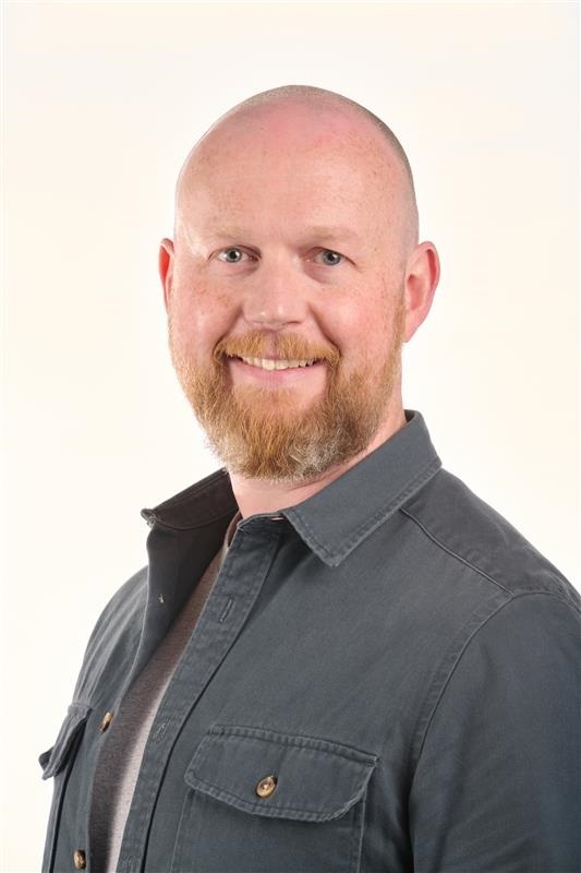 Headshot of Jason Murphy smiling.