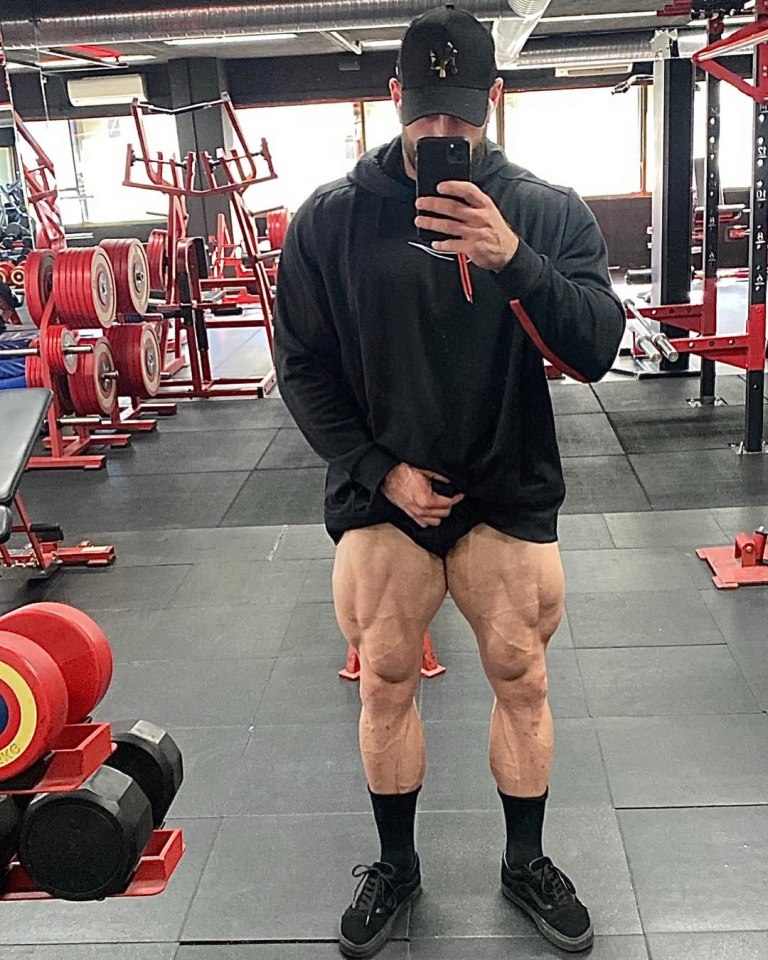 Diego Poyet Gonzalez flexing his muscular legs in a gym.