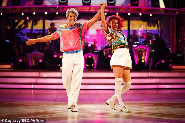 Dianne was forced to shut down rumours that the real reason for her and Stefan pulling out of this week's Strictly is because she is unable to dance