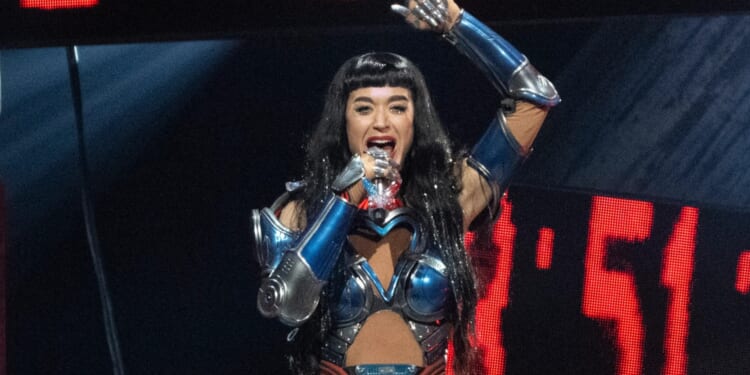 Katy Perry breaks silence on Justin Trudeau romance during London gig with cheeky comment