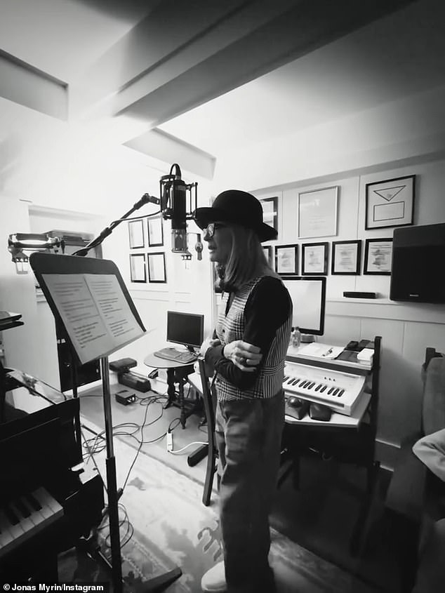 Diane released the Christmas ballad last year, telling her followers she hoped the song would bring ¿peace and comfort¿ to them, just as it does for her