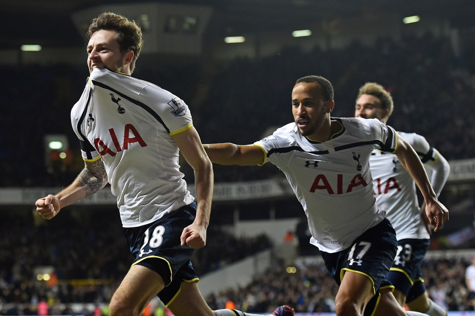 Tottenham Hotspur's Ryan Mason celebrates with Andros Townsend after scoring a goal.