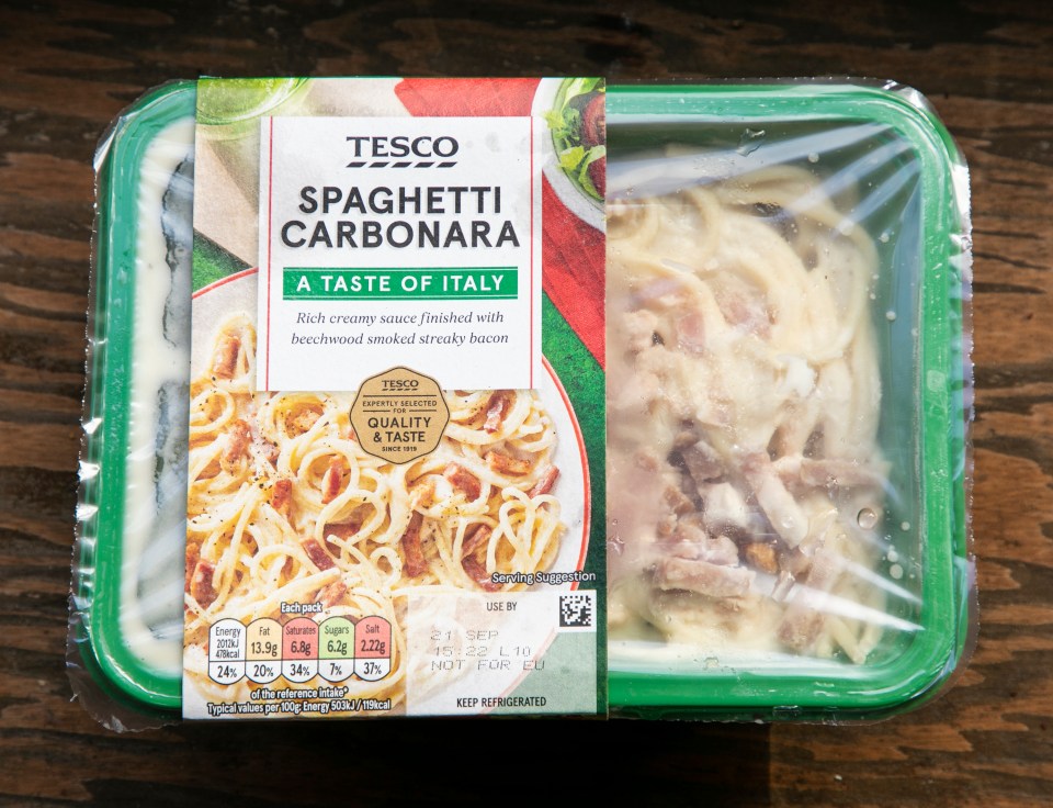 Tesco Spaghetti Carbonara ready meal with nutritional information.