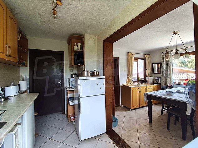 After becoming disillusioned with life in the UK and concerned about the falling job market Eric took early retirement from his job as a chartered mining engineer and self-employed Christine quit her hospitality business