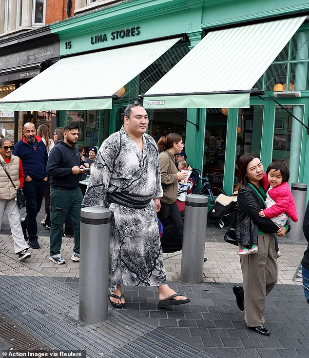 Stars were seen posing for photographs outside iconic tourist hotspots on Tuesday