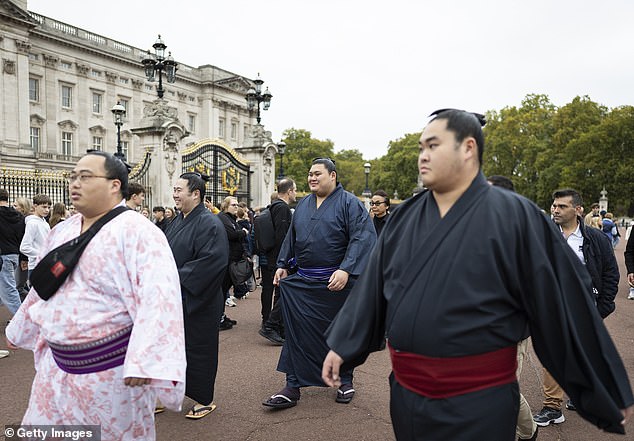 Dressed in their traditional gowns, the visitors did not go unnoticed on their tourist trip