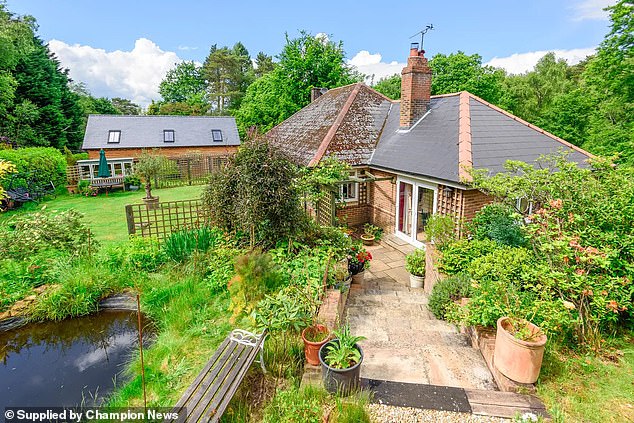 Picture shows the home of Evelyn and Peter Overton in Farther Common
