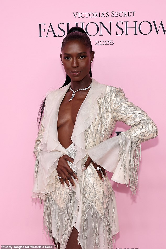 The actress accessorized with a chunky necklace