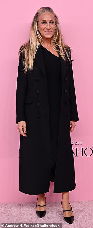 The star's blonde hair was pinned halfway back