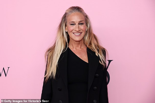 She donned sparkling diamonds in her ears