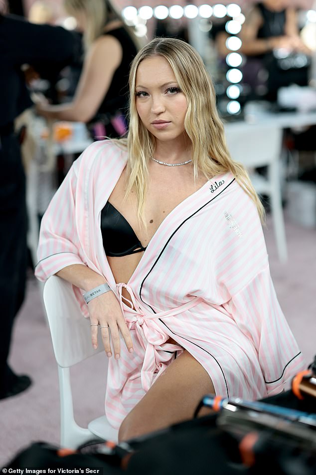 Lila accessorised with a diamond choker necklace